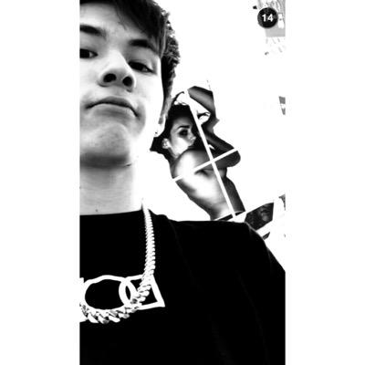 please rt the link below and tag @houDestination me and my 2 friends really want to win the verizon contest thank you and have an amazing day ~ @snapbackcarterr
