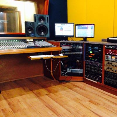 fabricadexitos's profile picture. Sabemos de música !!!Producción y Grabación Musical y de video .Excelente personal creativo y Lo mejor en micros y perifericos. México DF. Tel. 56393133