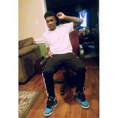 Dre Graham♠9⃣1⃣9⃣ raised, fly guy made.shoe addict.Money be the motive