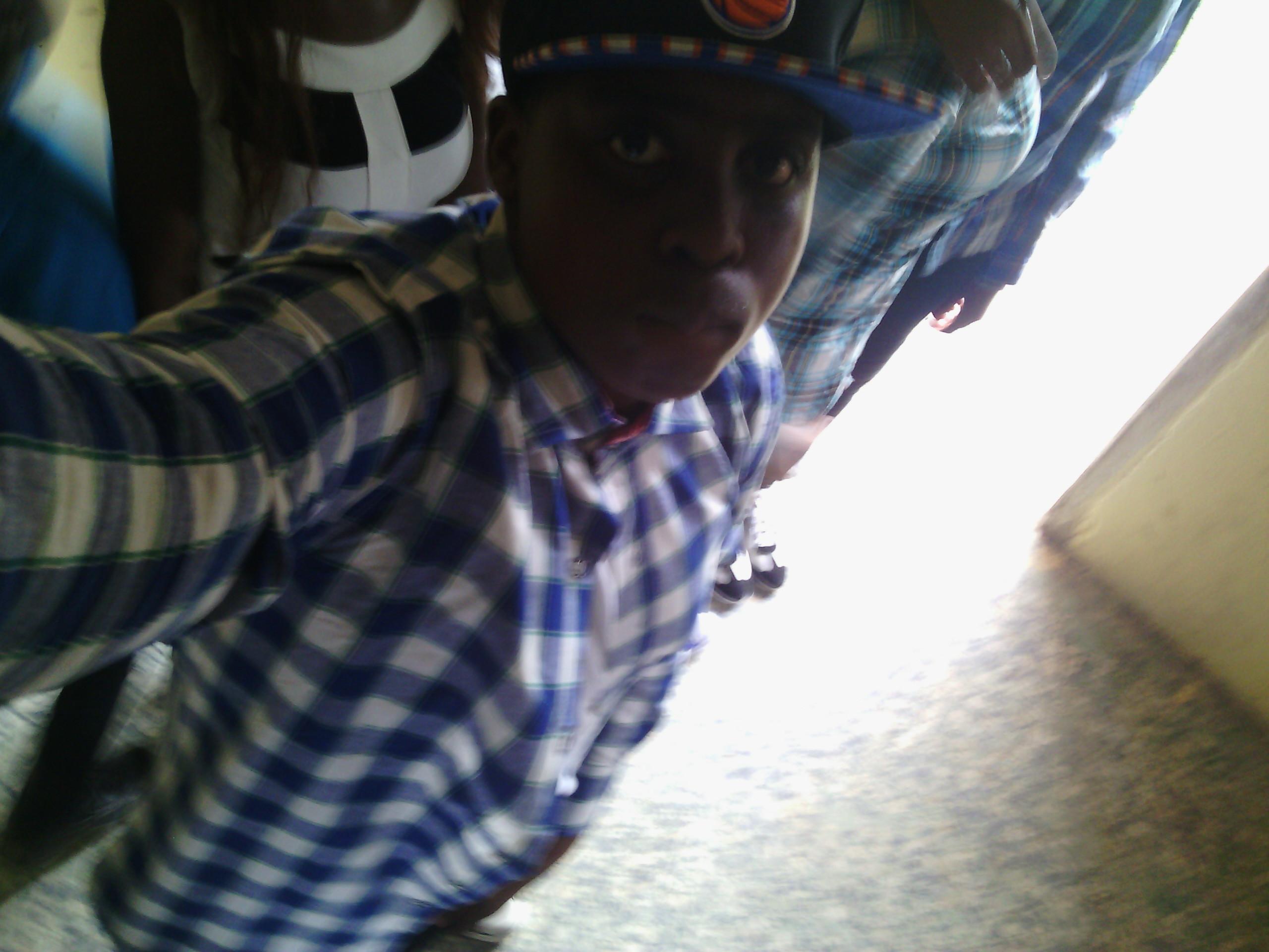Am a simple guy who loves to make friends