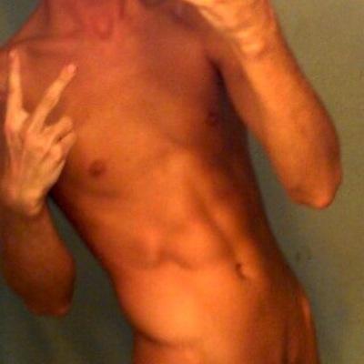 chico de 17 bix en busca de lo que surga pasarlo bien ...  snapchap gayyy1998 el de la foto soy yo
