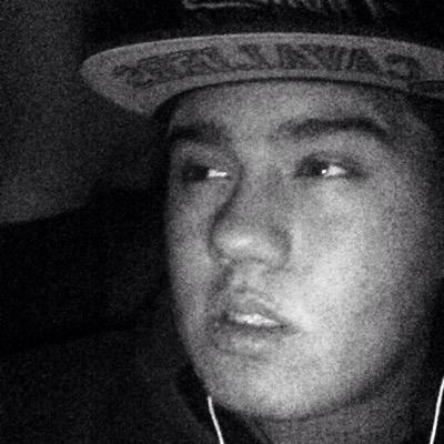 Im a feeder/trickshotter Dm  me for gamertag if u wanna play