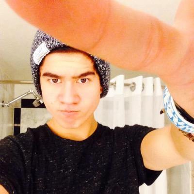 cuddle me as we hate ourselves (ू•◡•ू❁)