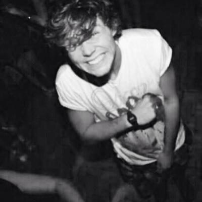 _cliffordxlama's profile picture. Hi!this is a free follow from @_cliffordxllama! give her a follow if you want,it would be very nice!