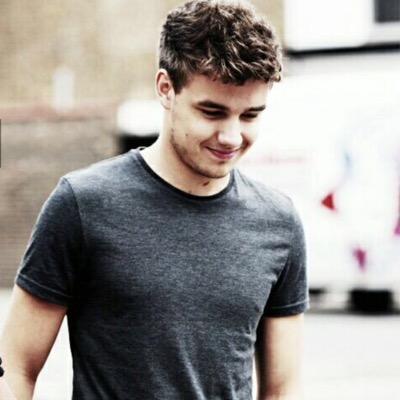 HEY GUYS DON'T FOLLOW! PLEASE RT THE LAST TWEETS! - FREE FOLLOW FROM @sahel224