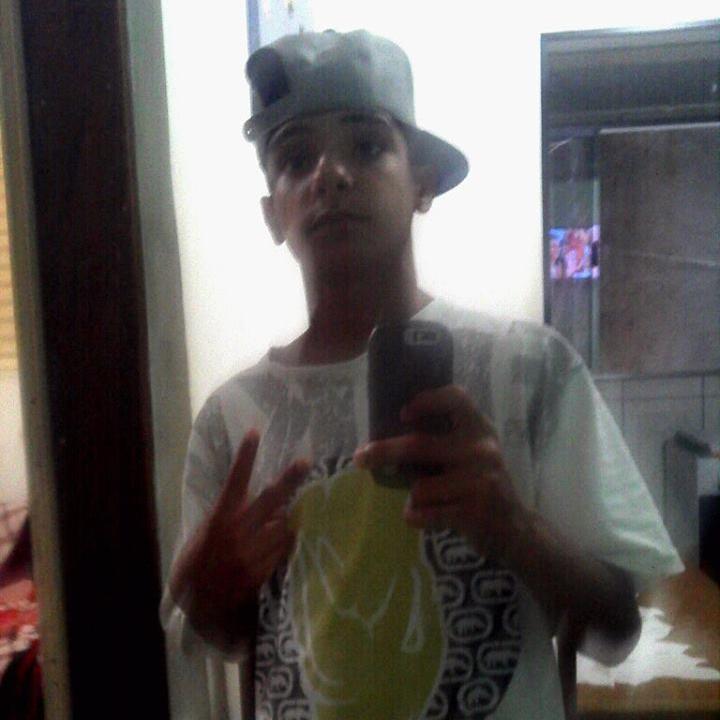 A CULTURA TÁ VIVA!  Integrante do grupo Tribo Urbana,14 anos,Rapper em busca da Evolução.