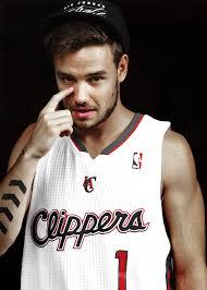 Hey I am Liam Payne I love to sing and anything I am engaged to  @louispotatoo1