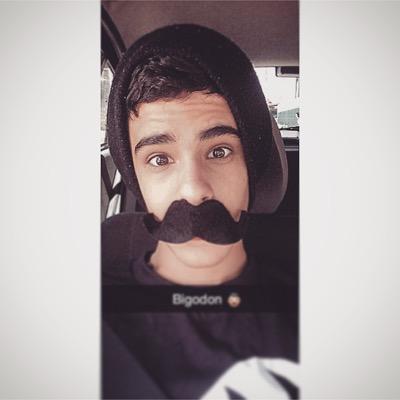 Um Roteirista teatral ou apenas um editor de conteudo :/ Instagram : Edimundoneto ; snap : E_bandeira