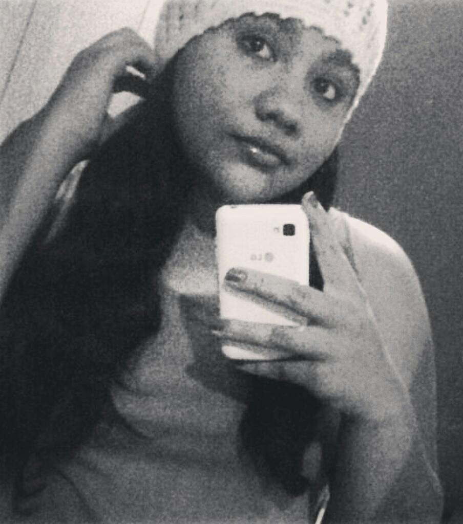 ''A vida é curta, mas as emoções que podemos deixar duram uma eternidade Clarice Lispector...
Eai??  Vamos nos permitir ♫♥