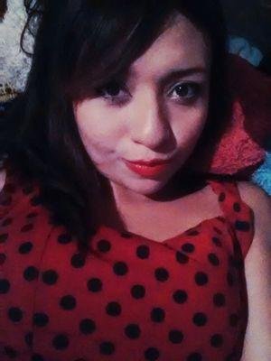 Ud es mi luz  mi en las mañanas mi puesta de sol  por las tardes mi luna en las noches mi estrella  siempre  y a todas  siempre esta en mi mente.