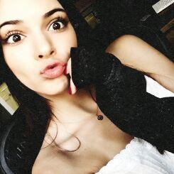 [michael's voice] quer uma bala, linda?