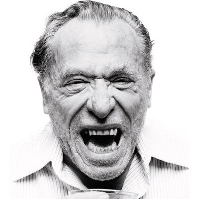 Economista. Lector a tiempo completo. Una sociedad sin valores es una sociedad vacia.