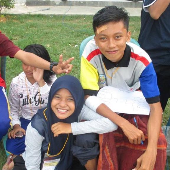 Saya tidak melihat diri 
saya sebagai orang biasa, tapi saya melihat diri saya sebagai pemimpin 
yang kebetulan adalah orang biasa.
SMAN 1 Bangkalan