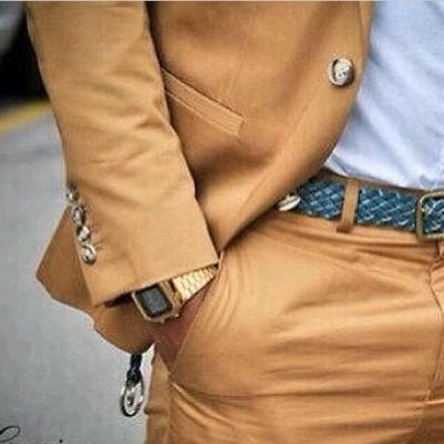 هناك بعيـد ويـا الشـوق غنينـي وحبينـي ... وهنا لاتقربي ضاق المكـان بزحمـة الأقـدام .. ❤️