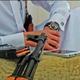 اسوق رجلي في لزوم الطيبين 
     واقوم بالماجوب واكسب ودّها

وارافق الطيّب عشير الغانمين
     وافخر بمكسب رفقتہ و اعدّها