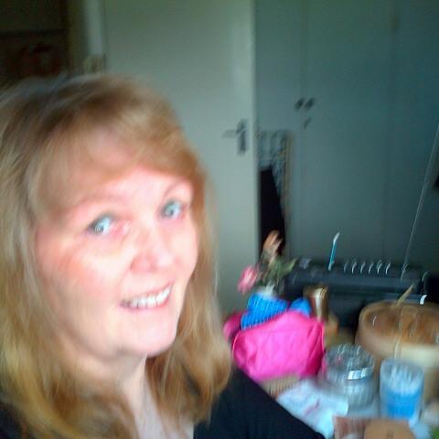 No biological children but plenty of denieces and denephews and a definite Mother Hen to all