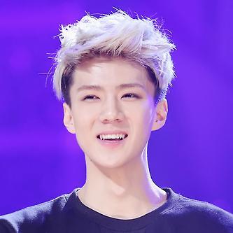 A FREE FOLLOW FROM @seluhyung FOLLOW HER BACK!