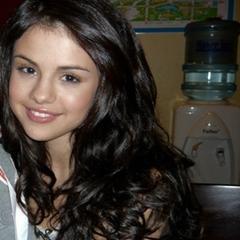 free follow from @arianasdolly and @selenaskitten