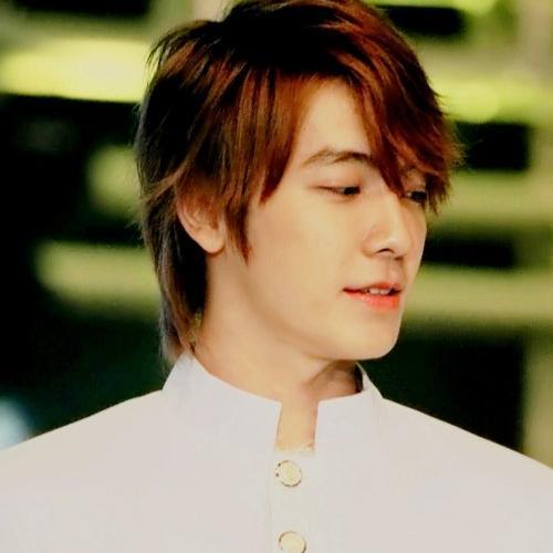 สวัสดีครับผม ลี ทงเฮ ไม่คุยไม่รู้หรอกนะครับ ^ ^