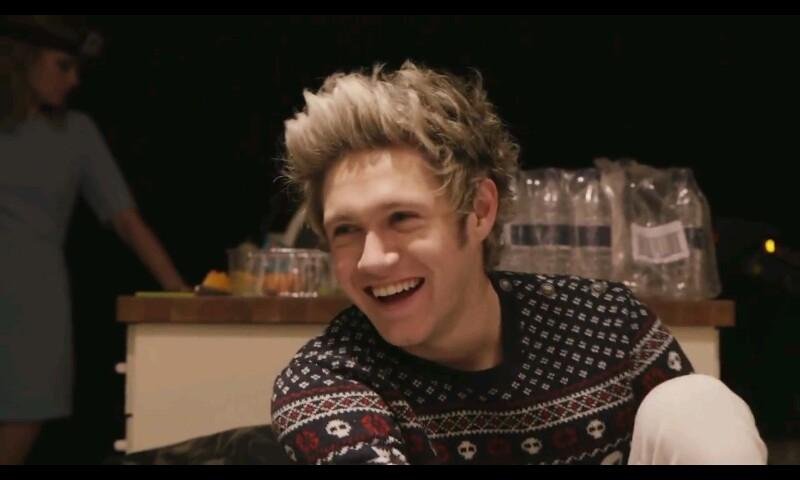 Cause I wanna be yours, don't you wanna be mine? 》》》Who's gonna be the first to say I♥1D?→→→I have loved Niall since I was 13▶◀