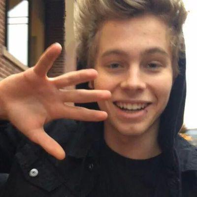 Luke Hemmings is My Boyfriend! XD