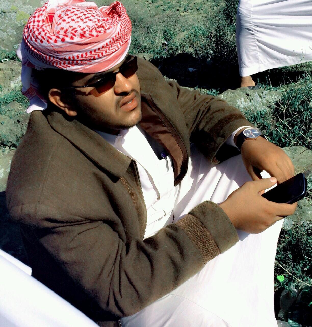 ‏‏‏‏‏-

وآهني اللّي من الهم قلبه مستريح
..
..
ما شكا قِل المواصل وقِل .. العافيه !