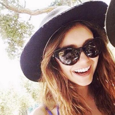 nina dobrev•single•role play