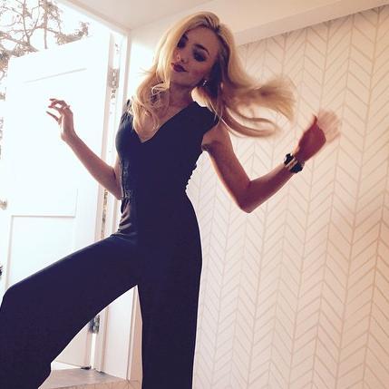 Hi! Mi Alison name is the dream that would be fulfilled is that @peytonlist follow me
