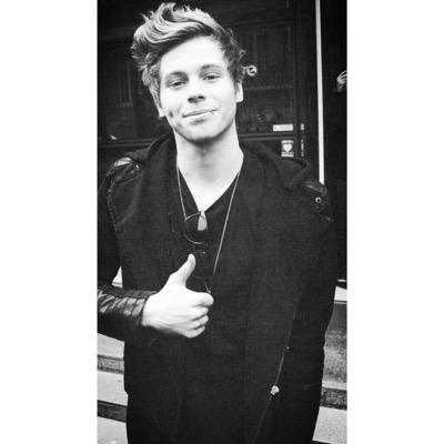 youre hot but not luke hemmings hot