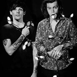 leiam minha fanfic larry chamada Uncover é uma idéia bastante legal 
http://t.co/kBjA9LRUMV