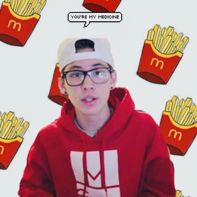Compte sur @carterreynolds ! On fais aussi des lockscreen & des vines edits de Carter. { Account for Carter. We makes lockscreen & vine edits of Carter too }