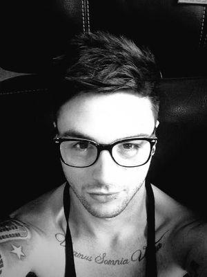 iloveuj1's profile picture. what was it called oh yes it was called fangirling | @jaymiftregui