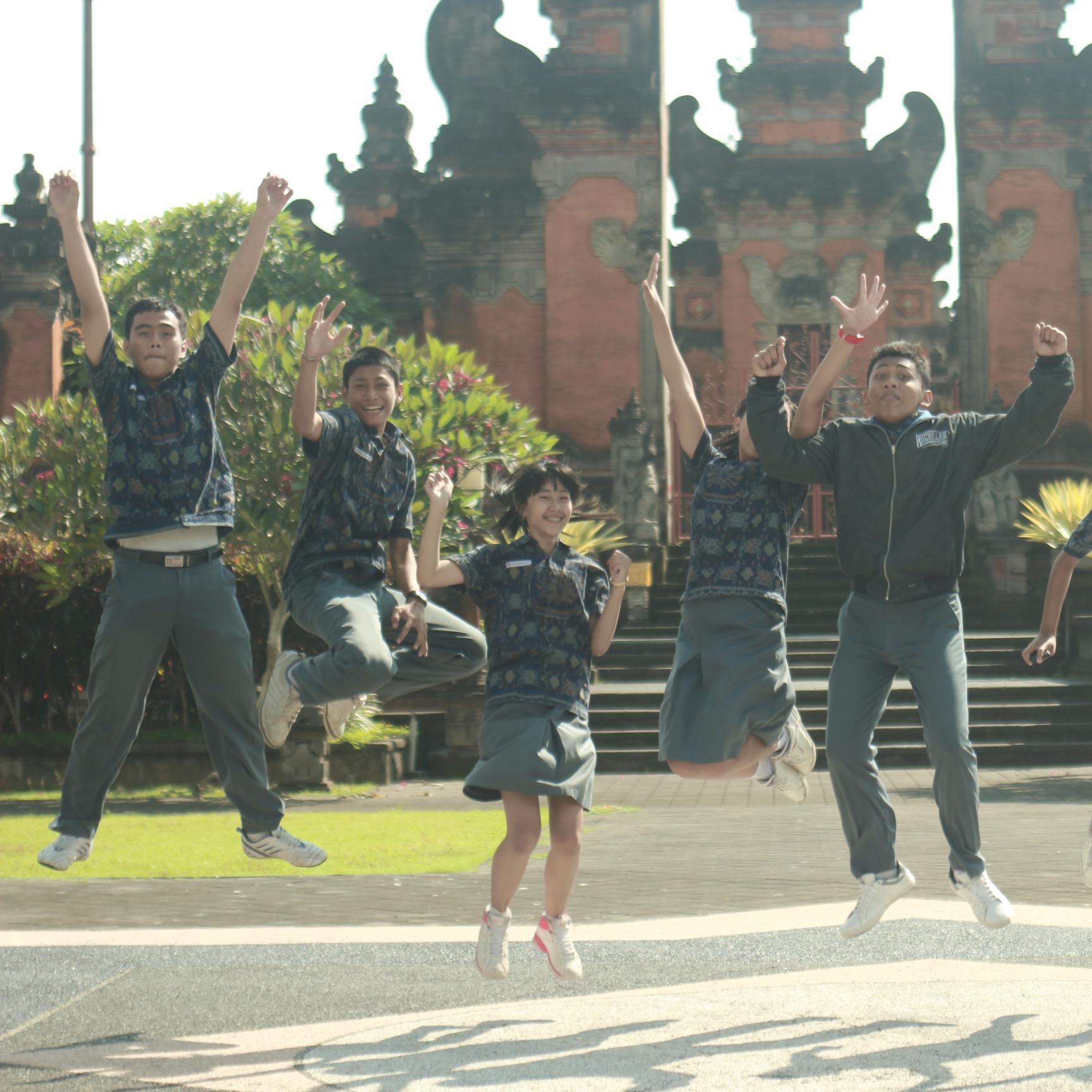 Chemistry'16 Udayana University
line : gungwiss
ig : gungwisnu26
Owner of (@) GWP_Dcorate on Instagram