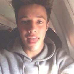 cameronRPGDU's profile picture. 20yo•mannequin•bi