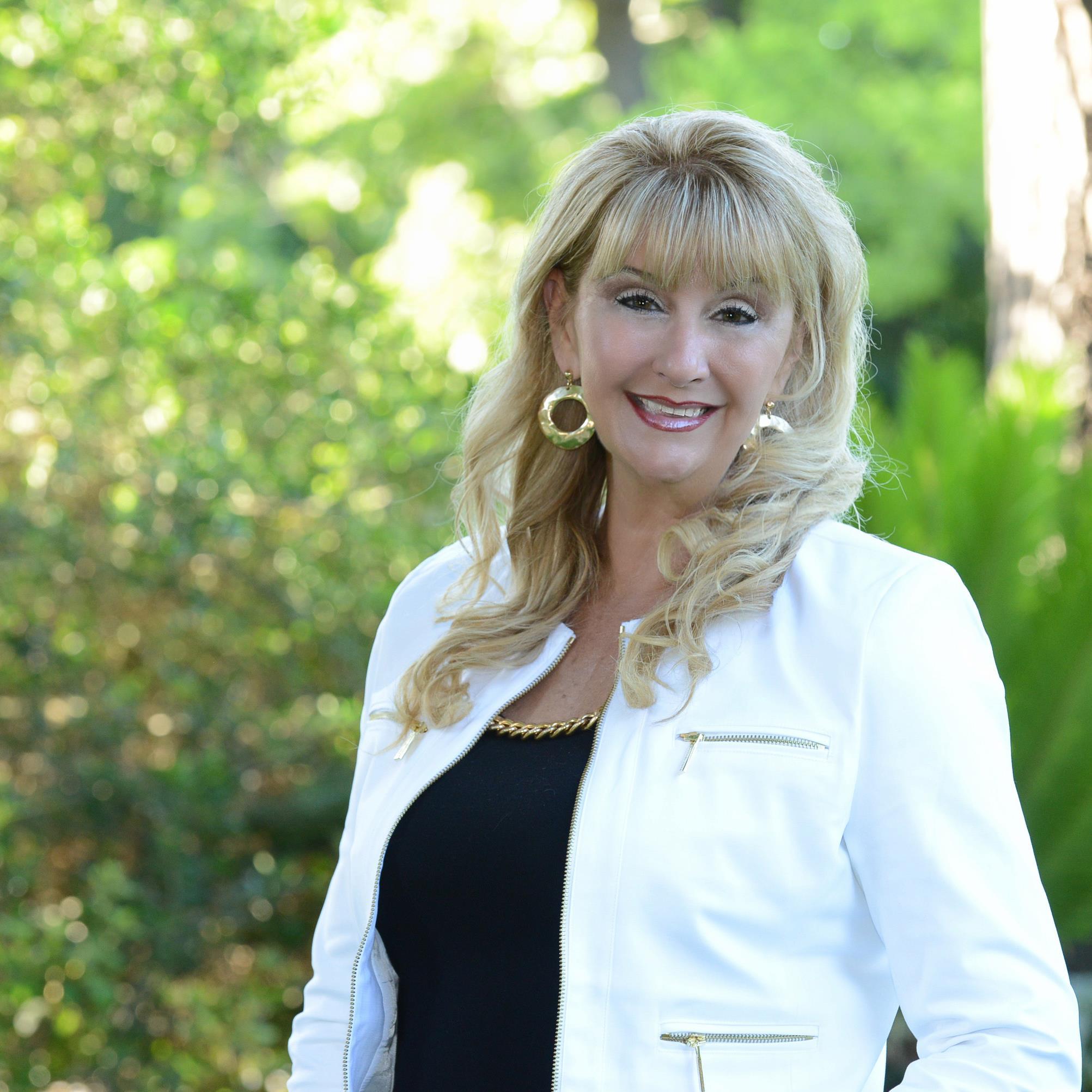 Shannon Perry is an author, speaker. singer, radio & TV show host whose IF THE SHOE FITS conferences appeal to women of all ages. TV show airs Tues/Fri on NRB.