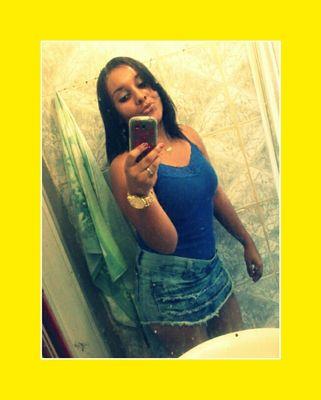 Leonina,simpαticα otimistα, fiel, αmigα,
e αlém de sincerα TUDO.
Nao suporto, fαlcidαde.