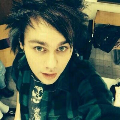 hello there, could you please follow @lannahdaisy ❤️just ask for a follow back