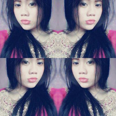 kamu adalah alasan dibalik aku tersenyum dan merasa bahagia dalam hidup ini. ♥GalehCandra♥09012014* Tomang69*