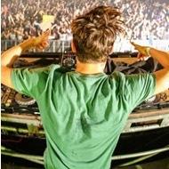 15 years old dj from Potsdam/Germany 
enjoy the party ❤️