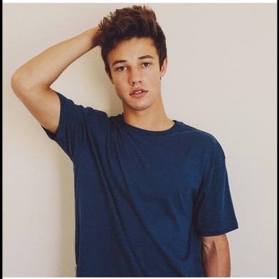 Caity_Ry's profile picture. Youtubers are my thangg