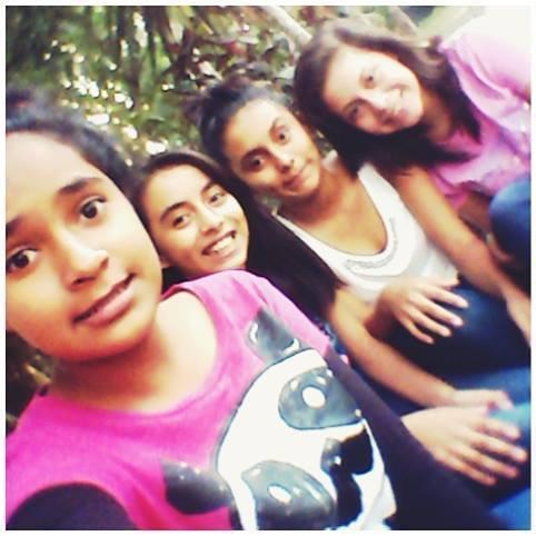 Sé feliz con lo que tienes,  mientras    persigues lo que deseas. ♥ ☺☺☺ ✌✌✌