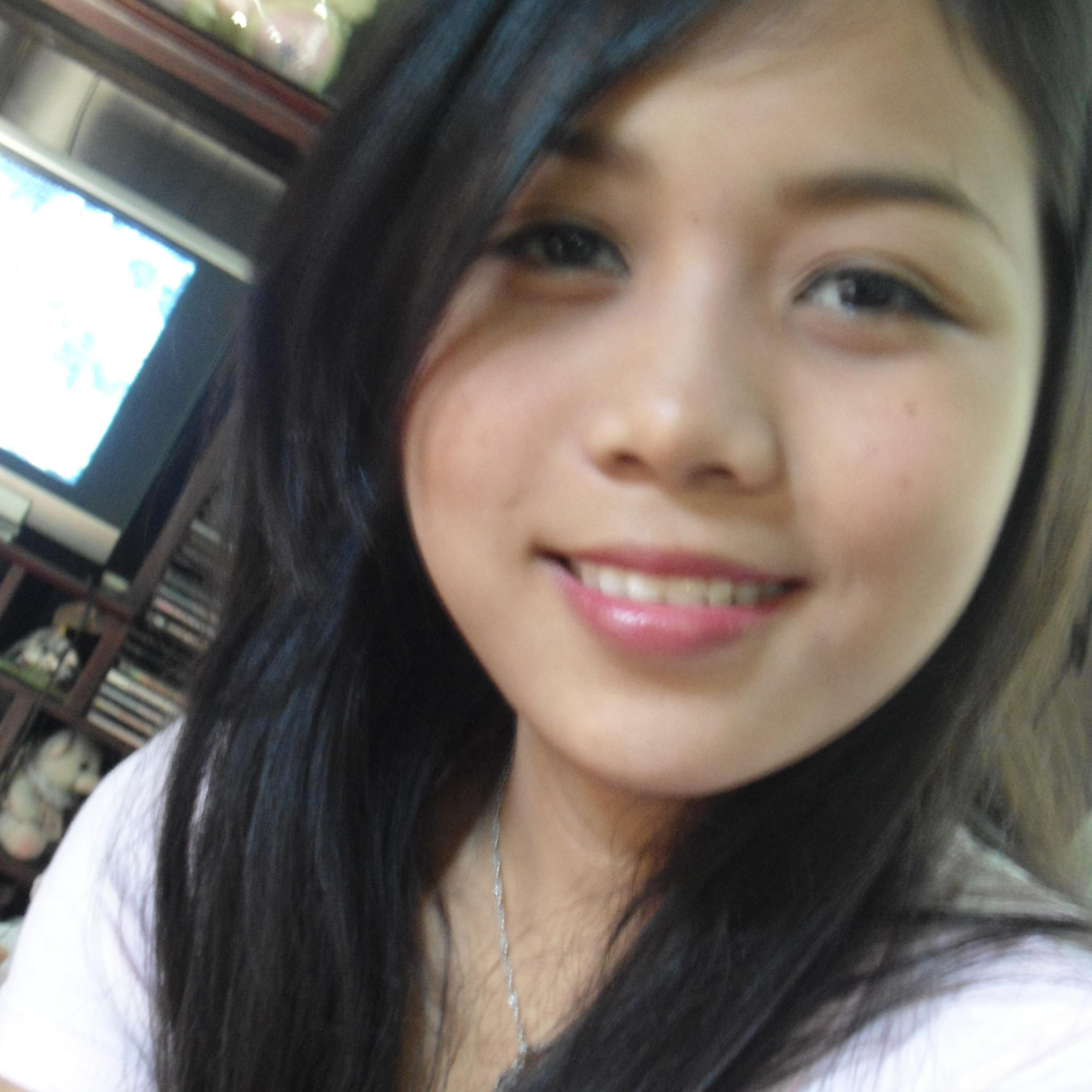 , super friendly  , simpleng tao lng .singer at nag ggitra balak mag artsta kahit pangit aq .follow nyu po me and i'll follow u back tnx po. :)