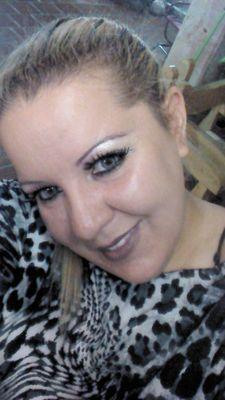 Mamá de Carol, Tia de Chiche... Enamorada de Pablo Giménez... Amo la vida en casa... SOY MUY FELIZ!!!!!!!! Gracias Dios y La Virgencita por todo lo q me dan....