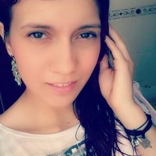 mi nombre es vanessa, tengo 20 años, mi color favorito es el negro, soy de USA pero criada en Colombia, mi animal favorito el gato :3