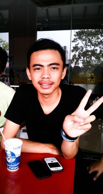 line; bobbyh_ / 512C538C
