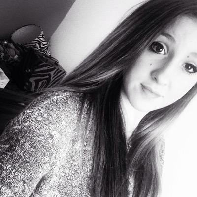 Im shy and friendly.
Dont be afraid to dm me
14