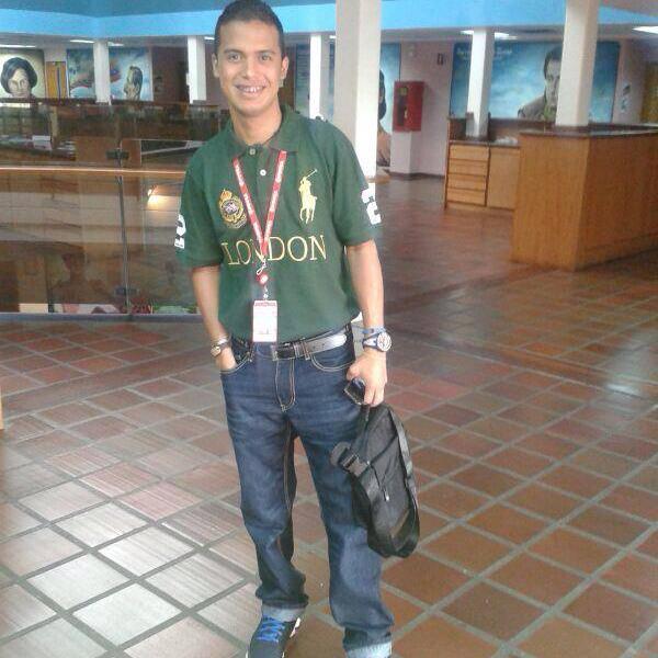 oscarlinarez2's profile picture. 