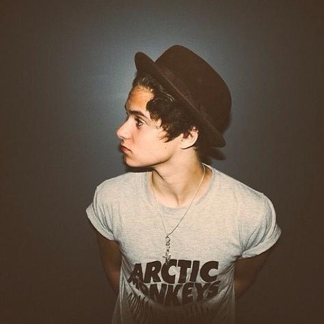 19. Birmingham. Cantante de The Vamps. James, Tris y Con son como mis hermanos. We're still your little secret. #RolBand