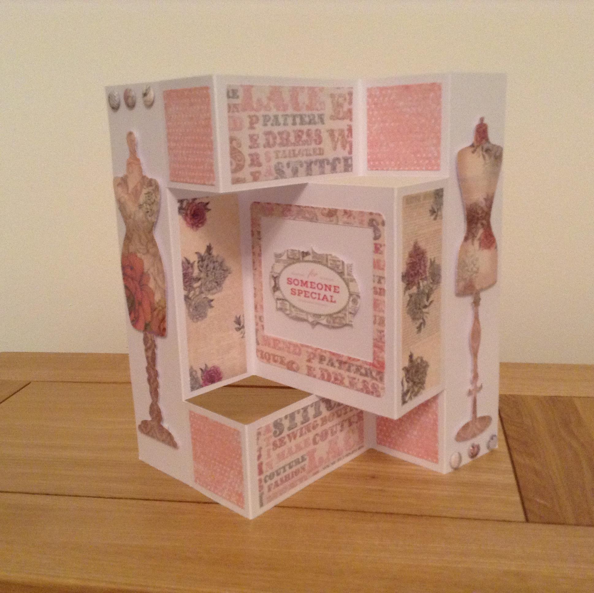 lazymaisieuk's profile picture. #beautiful #handmade #greetingcards #sewnaccessories