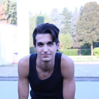 15 years old | Italian boy  | From Milan  
My account Facebook - https://t.co/efmiYSWnrv 
Follow me